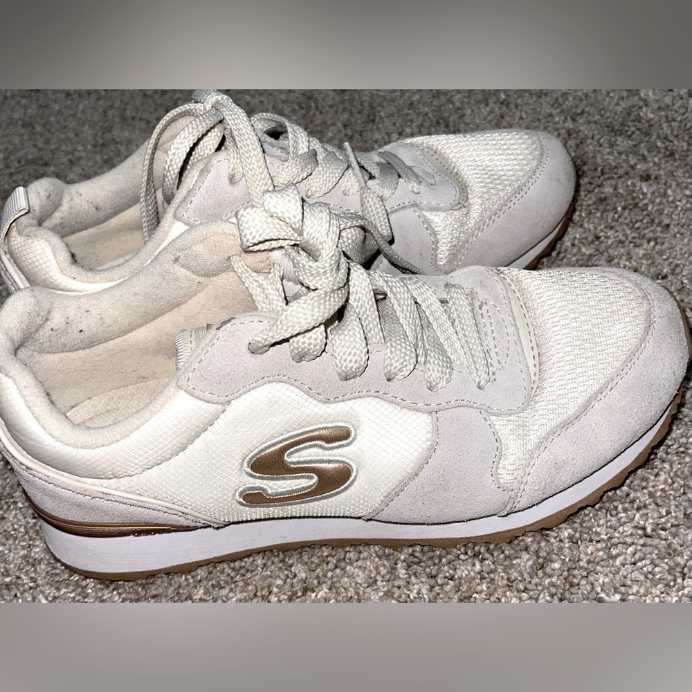 Skechers Women’s 6.5 OG 85 Gold’n gurl walking sneaker gold trim